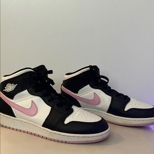 Jordan 1 Mid White Black Light Arctic Pink